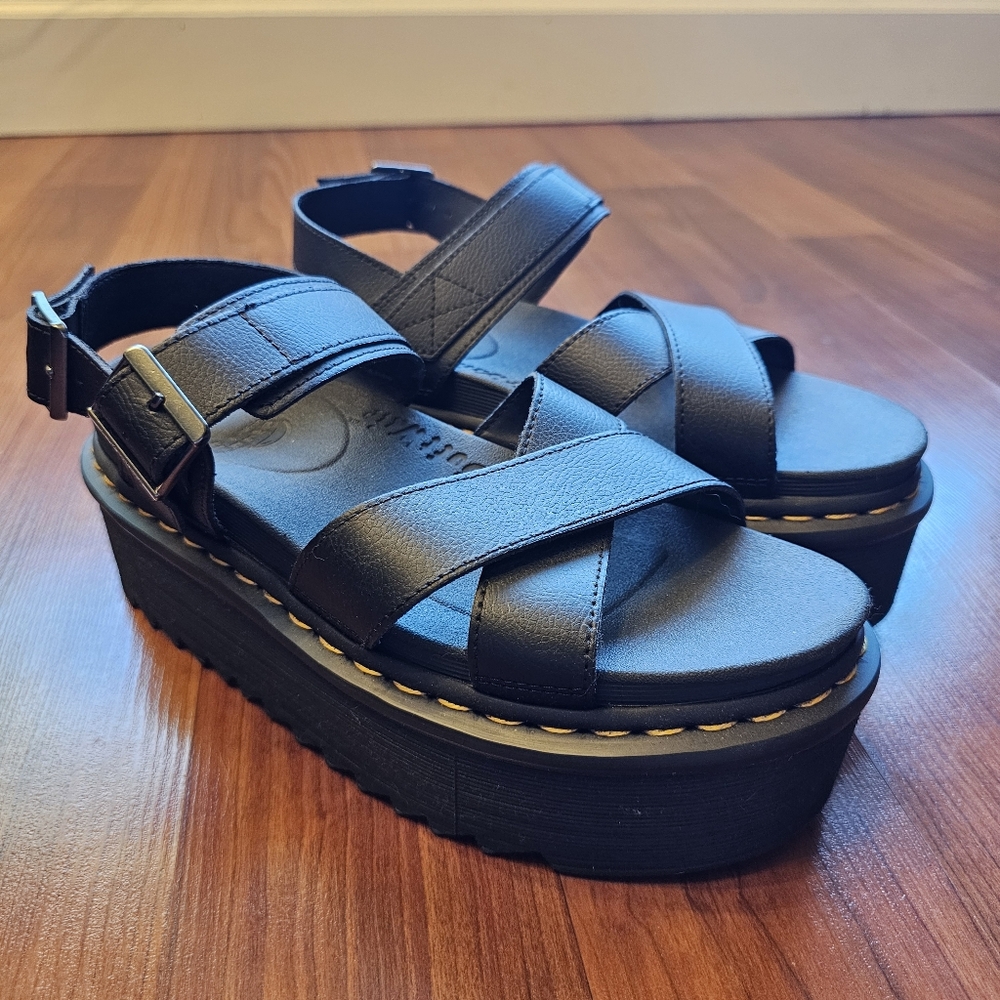 Platform Dr Marten sandals